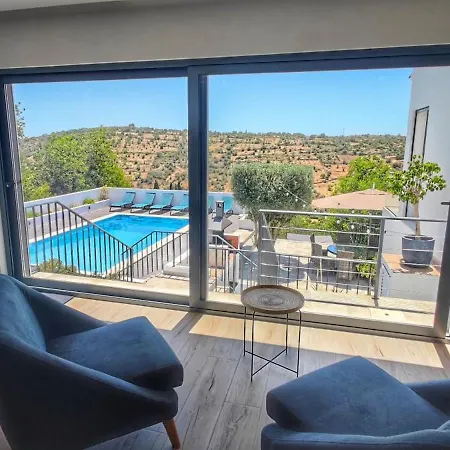 فيلة The View House
